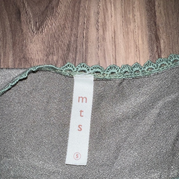 Long Tank Top - Picture 4 of 4